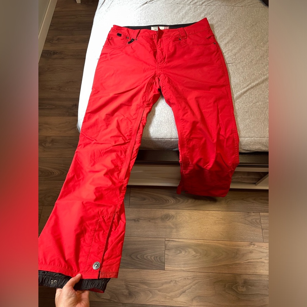 686 x Levi’s red winter snow pants